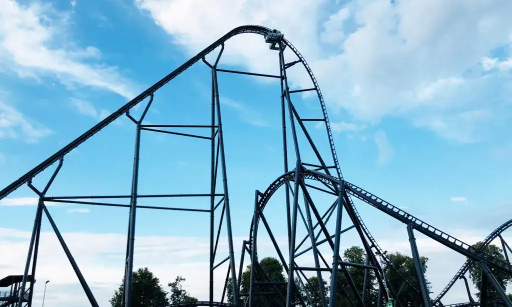 Zdjęcie Ile osób zatrudnia Energylandia? Zaskakujące fakty o pracy w parku