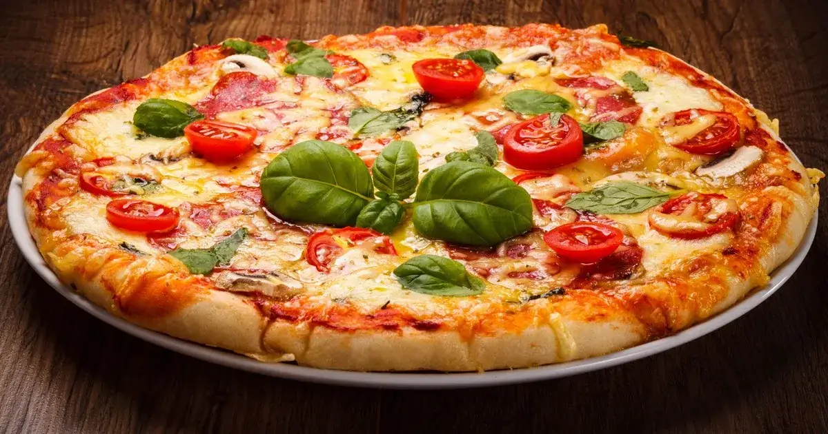 Zdjęcie Pizza jak z pizzerii przepis – jak zrobić idealną pizzę w domu
