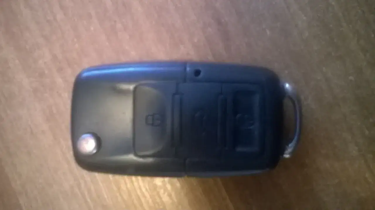 Zdjęcie Jak skutecznie zaprogramować kluczyk samochodowy do Volkswagena Passata B5 FL - Kompletny poradnik