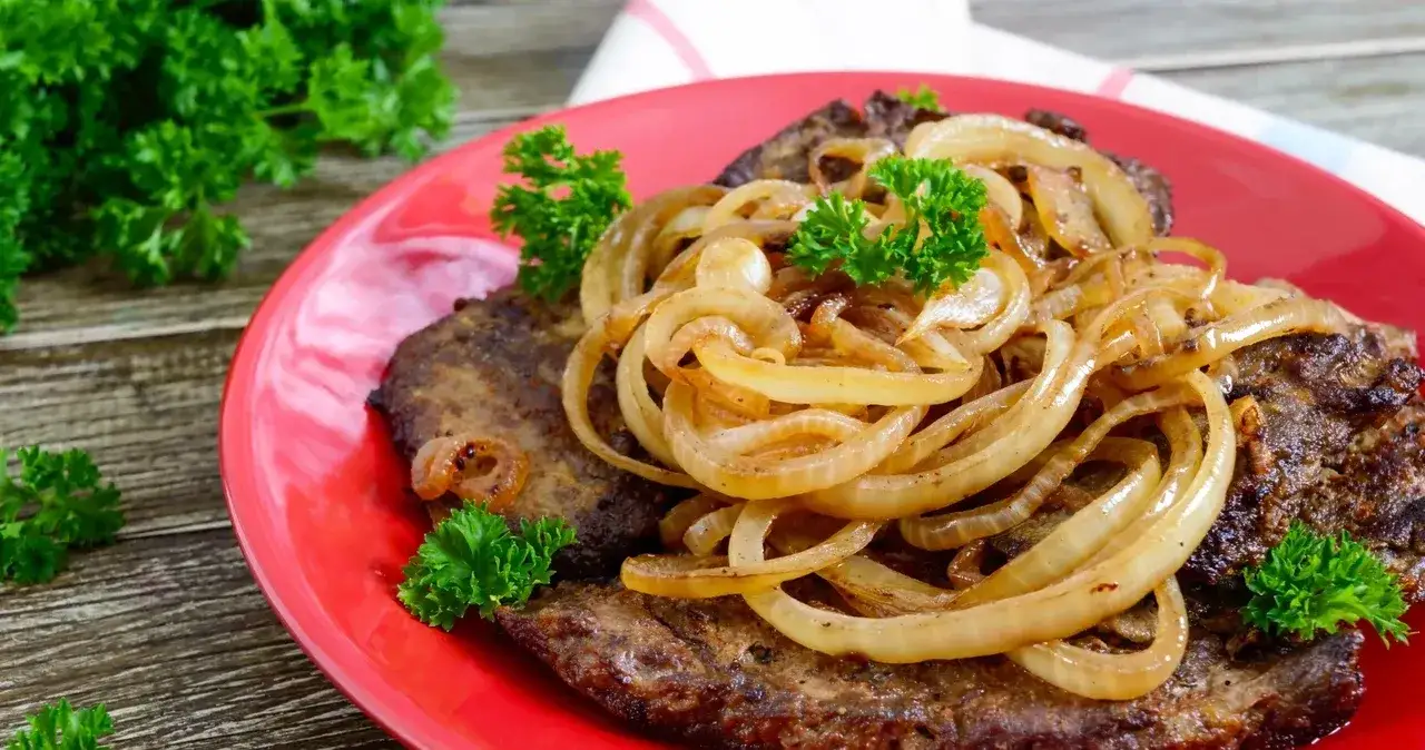 Zdjęcie Na czym smażyć wątróbkę wieprzową, aby uniknąć niepowodzeń w kuchni