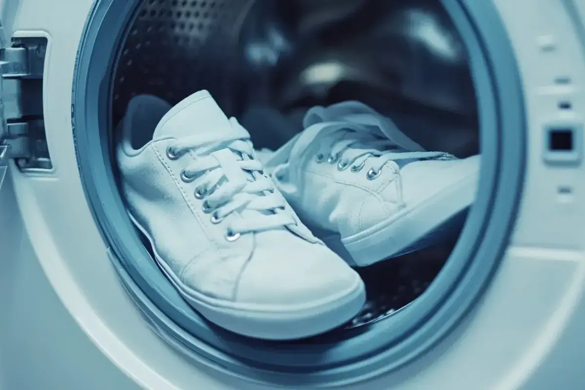 prawidłowe suszenie trampek po praniu