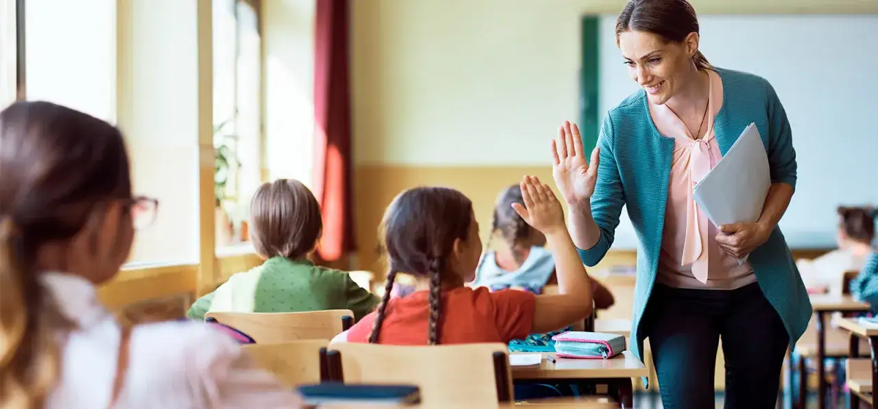 uczniowie w szkole, r&oacute;żnorodność, nauka, interakcje