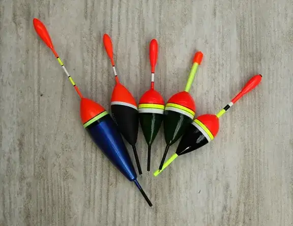 ręcznie robione spławiki wędkarskie r&oacute;żne typy