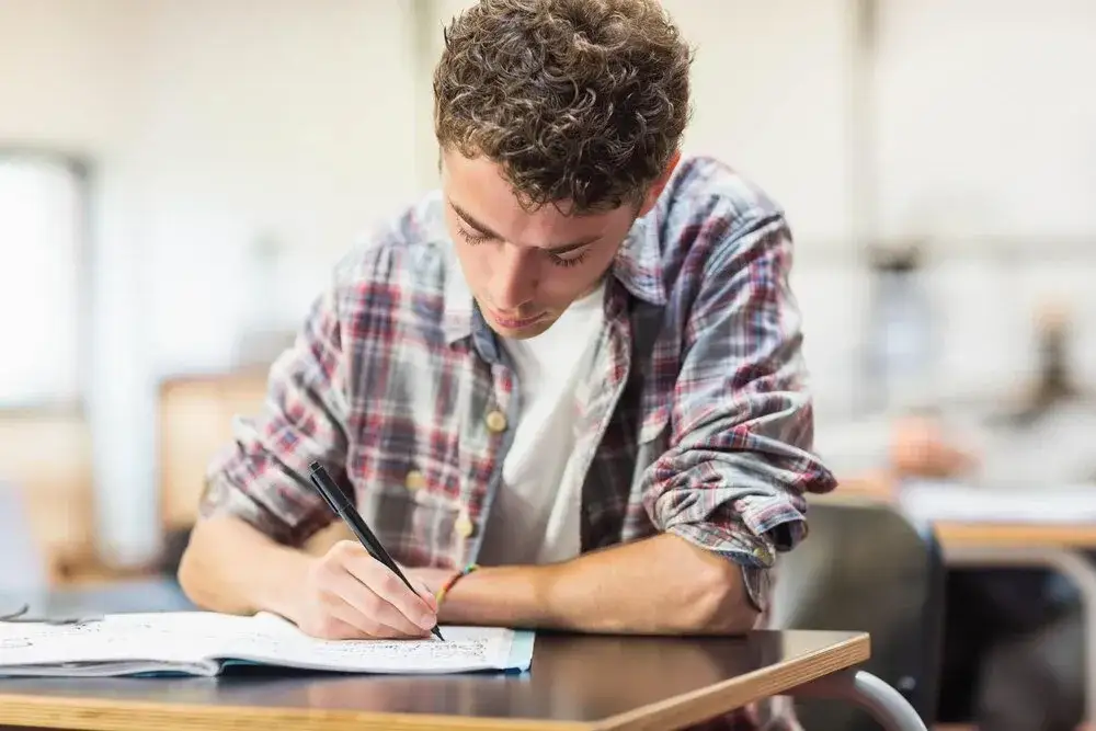 Uczeń z dysleksją piszący maturę, dostosowane arkusze egzaminacyjne