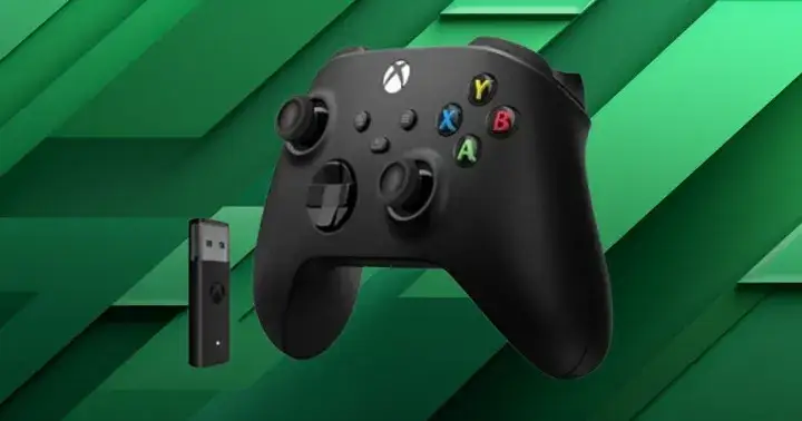 Kontroler Xbox Series podłączony do PC z adapterem wireless
