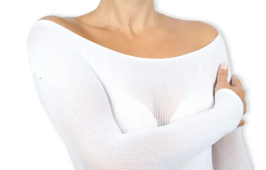 kobieta w kostiumie endermowear na zabiegu endermologii