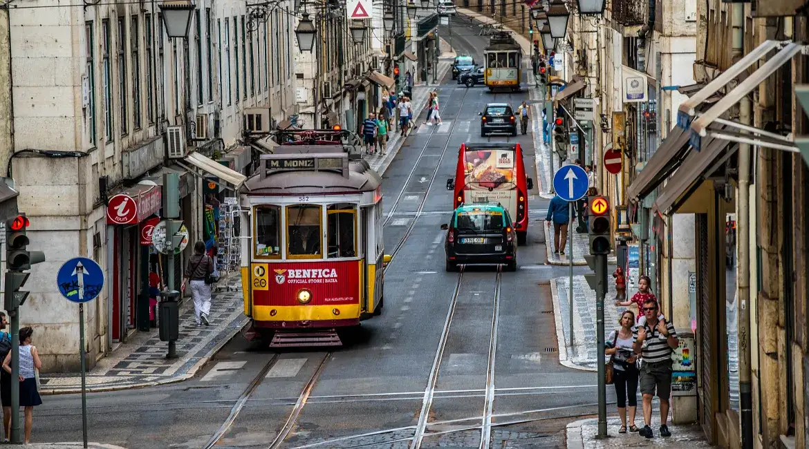 Klimatyczne uliczki Lizbony