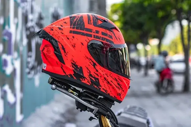 różne kształty głowy a kask motocyklowy