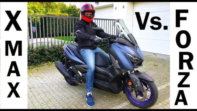Honda Forza 125 pozycja za kierownicą vs Yamaha X-MAX 125 pozycja