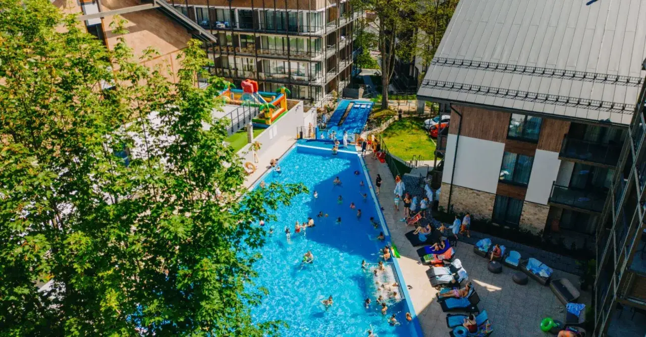 Elements Hotel & Spa basen zewnętrzny widok góry