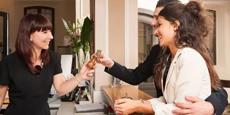 recepcja hotelowa zgłaszanie gości