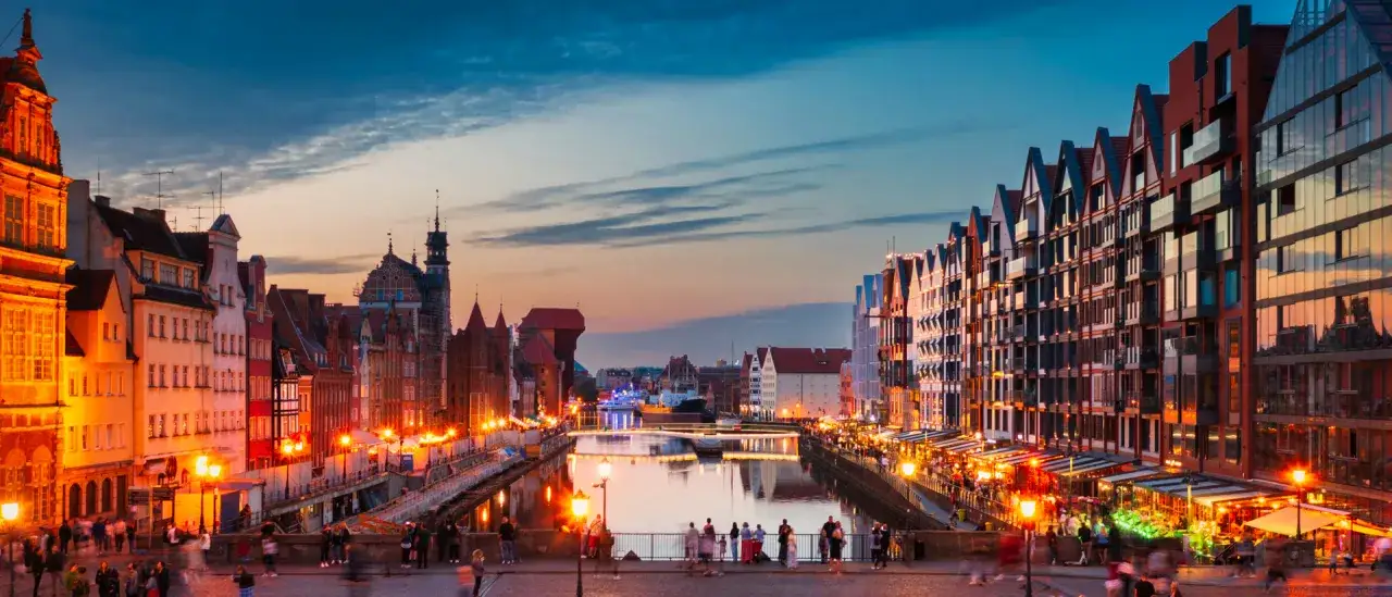 Wyspa Spichrz&oacute;w Gdańsk wiecz&oacute;r