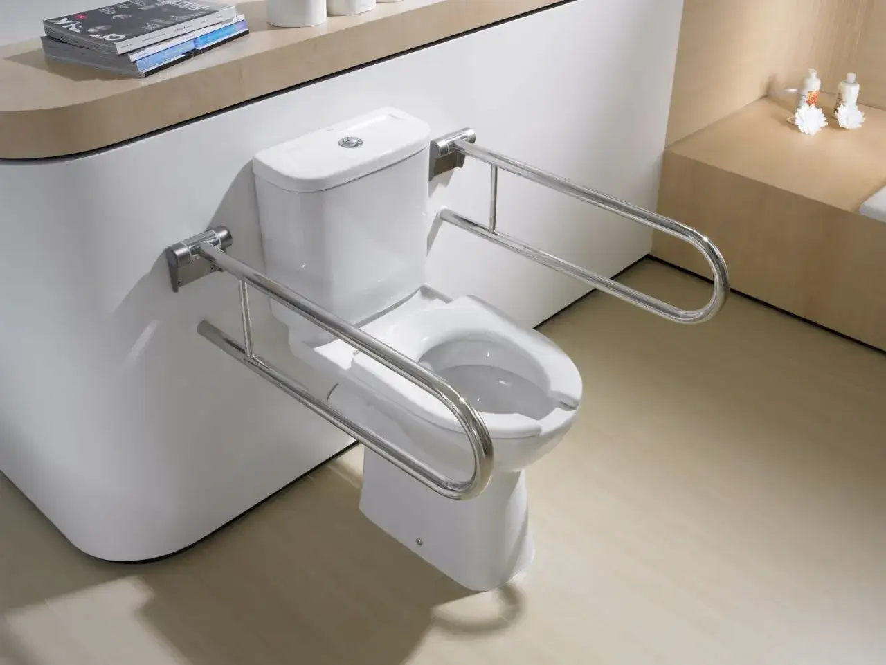 Nowoczesna łazienka z uchwytami przy toalecie. Czy można odliczyć remont łazienki od podatku?