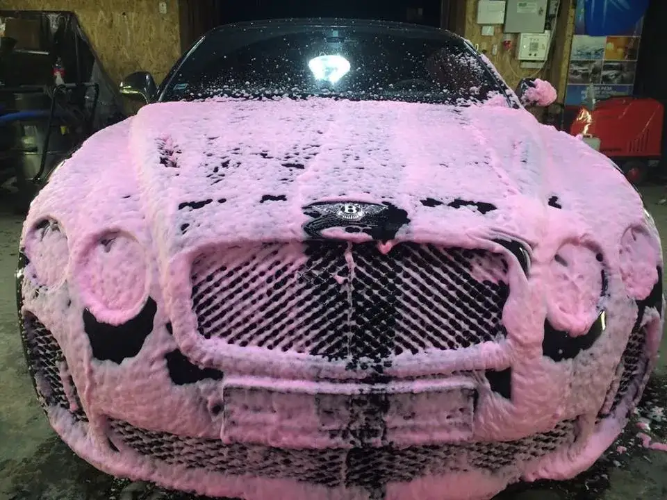 samochód myty pianą aktywną neutralne pH