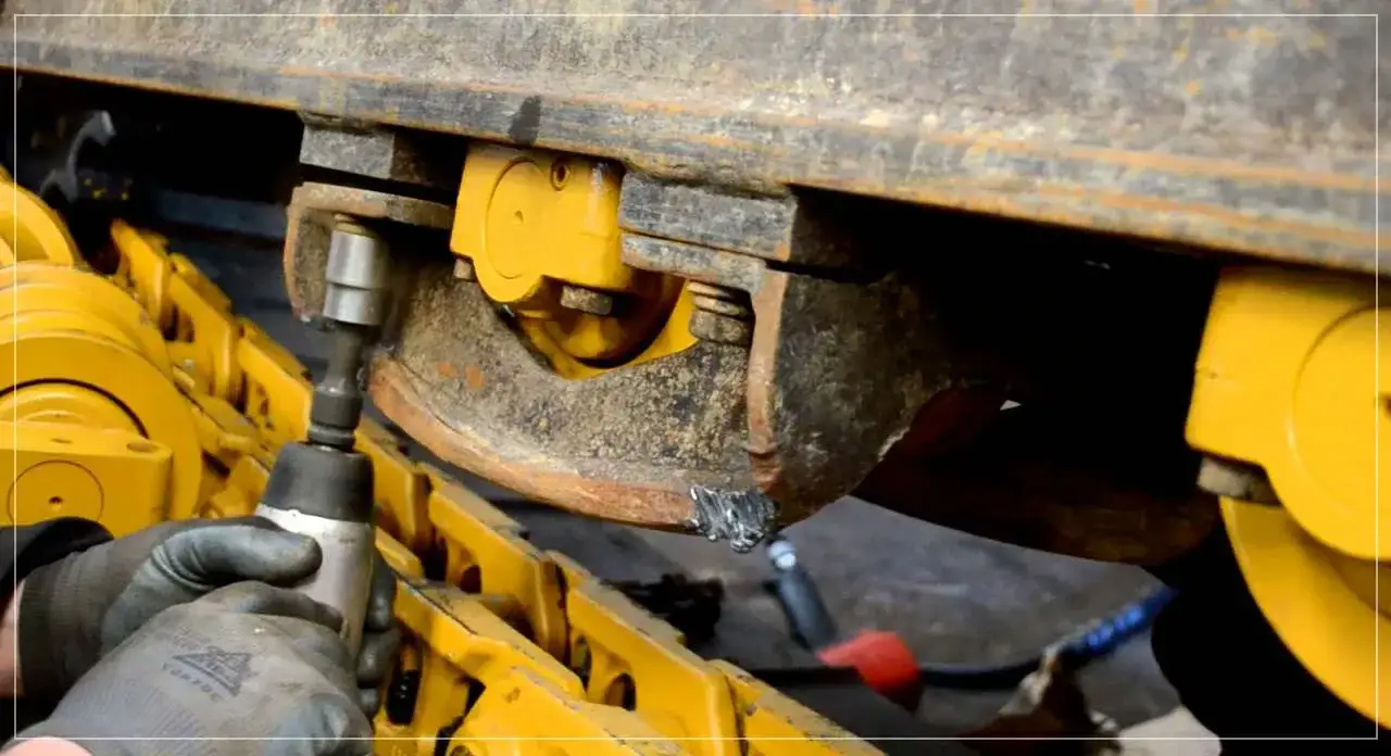 zużycie rolek podwozia koparki