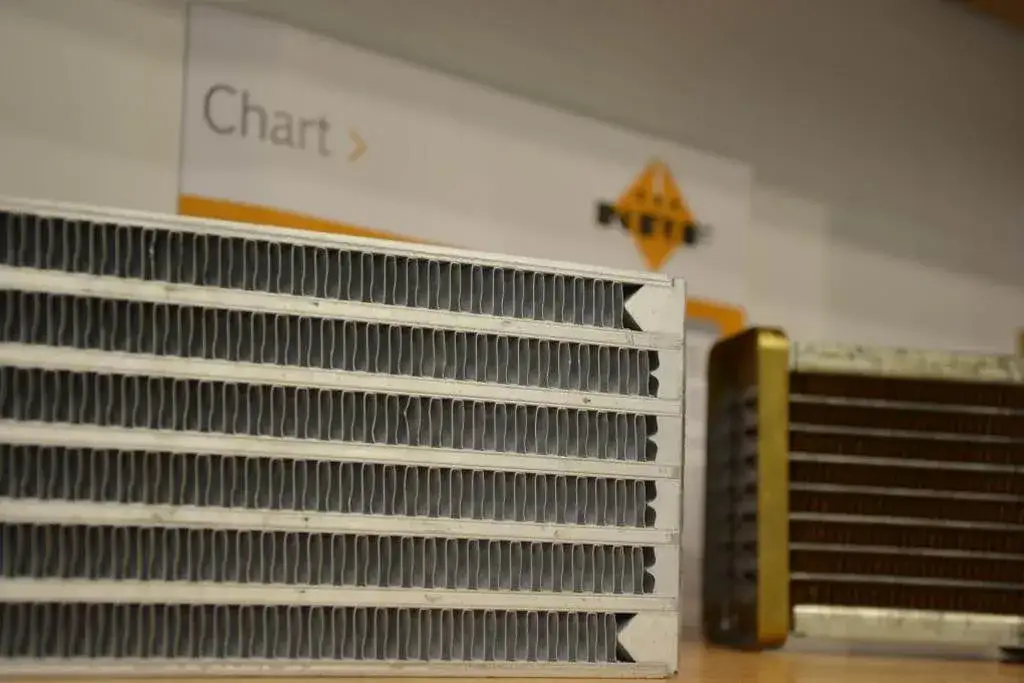 Por&oacute;wnanie chłodnic samochodowych NRF Nissens przekr&oacute;j