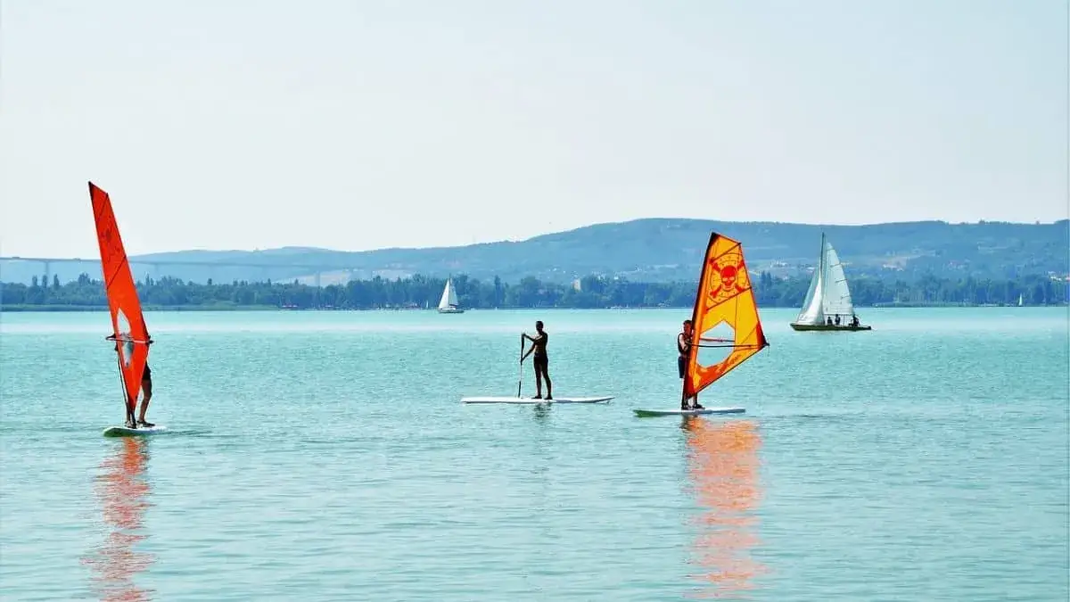 Jezioro Żarnowieckie sporty wodne motorówki