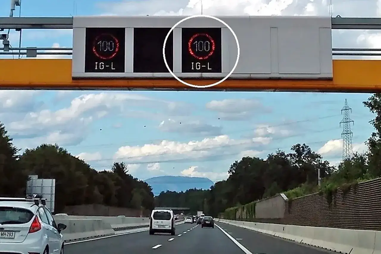 Na autostradzie w Austrii obowiązuje ograniczenie prędkości do 100 km/h.
