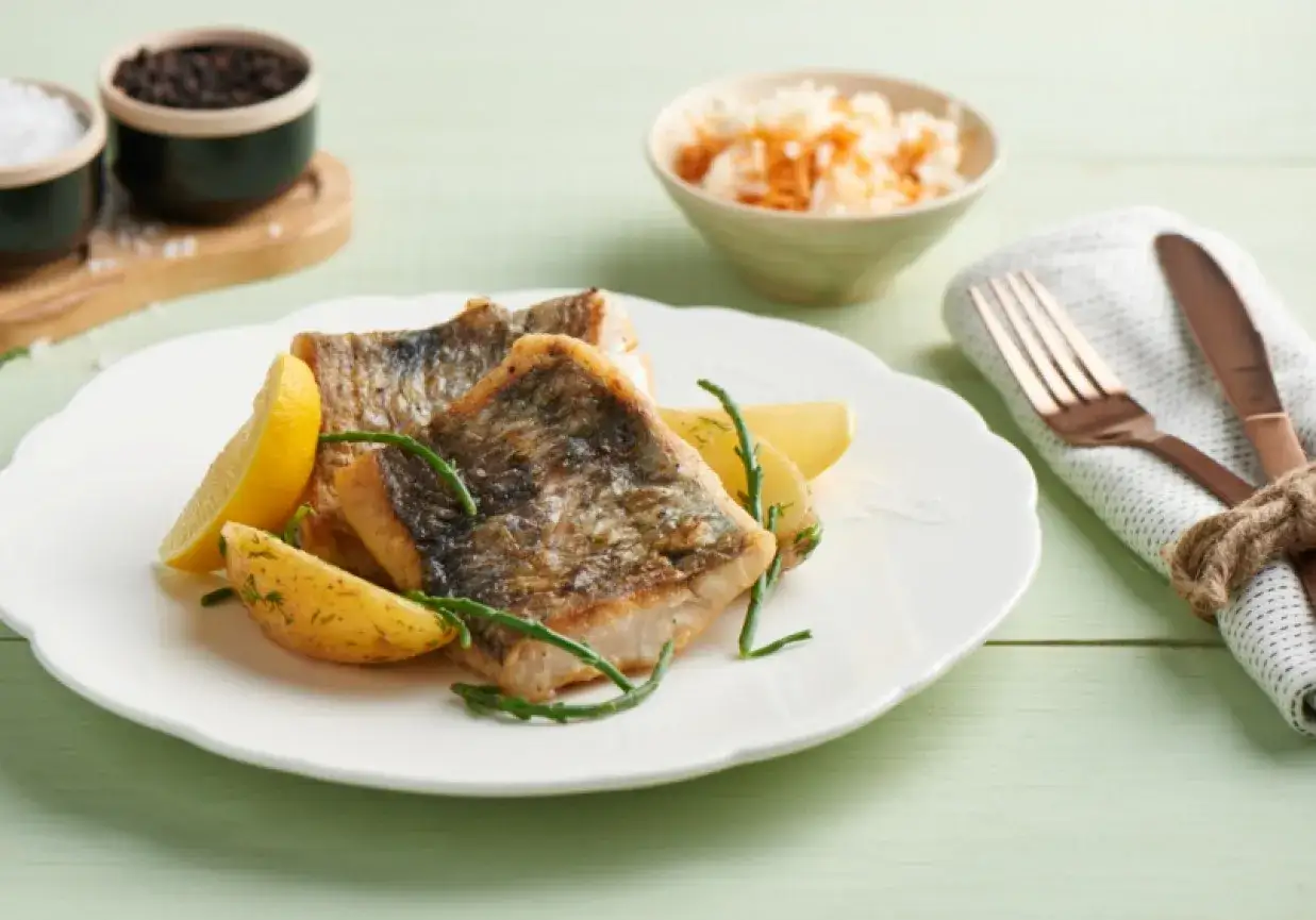 Przygotowanie filetów miruny do smażenia: osuszanie i doprawianie