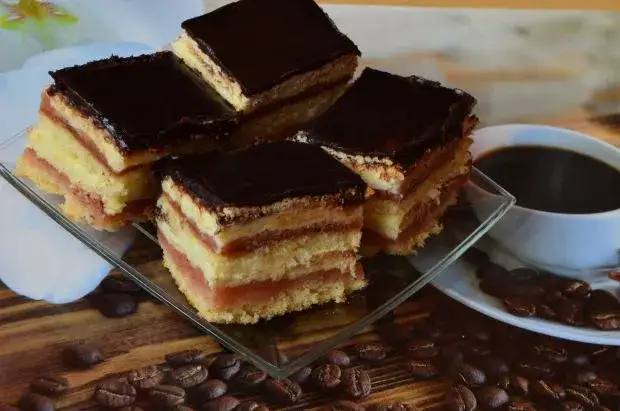 ciasto z polewą kakaową