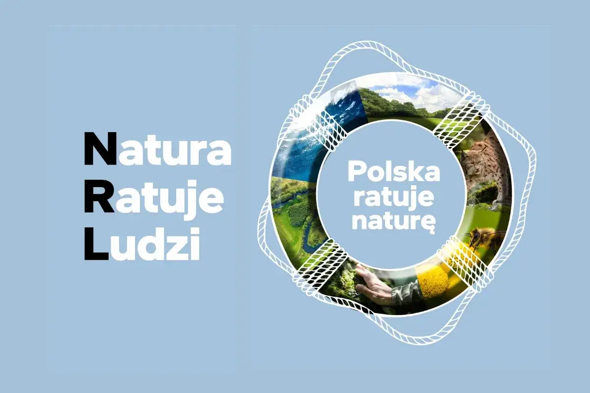 Natura ratuje ludzi. Koło ratunkowe z obrazami przyrody, zwierząt i ręki dotykającej mchu, symbolizuje, że Polska ratuje naturę.