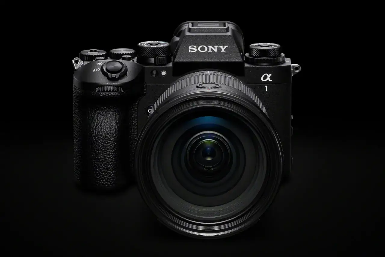 Profesjonalny aparat Sony Alpha 1, gotowy do uchwycenia każdej chwili.