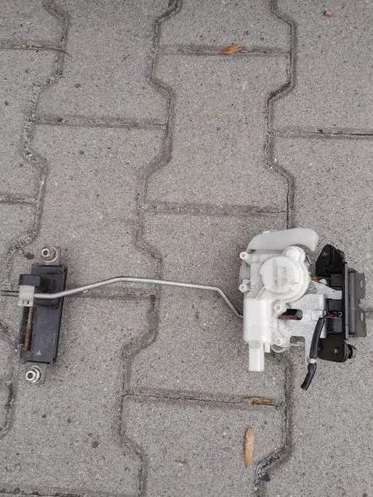 Zdjęcie Gdzie jest sterownik centralnego zamka Mazda 6? Oto co musisz wiedzieć