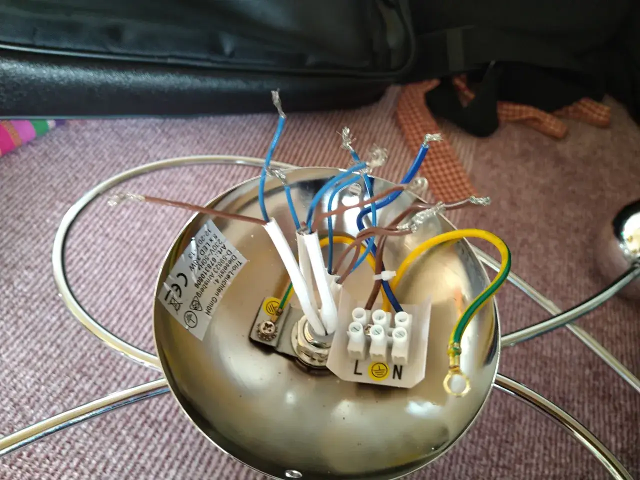 Zdjęcie Jak przerobić żyrandol na dwa włączniki i uniknąć błędów elektrycznych