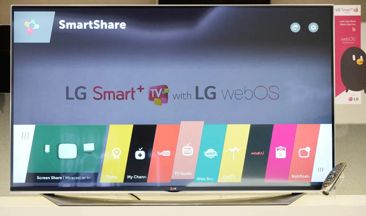 Ekran telewizora LG Smart TV z webOS, pokazujący menu SmartShare. Dowiedz się, jak zaktualizować telewizor LG, aby korzystać z tych funkcji.