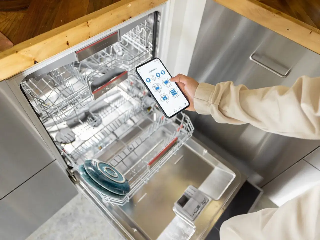 Zdjęcie Jaką patelnię do zmywarki wybrać, aby uniknąć uszkodzeń?