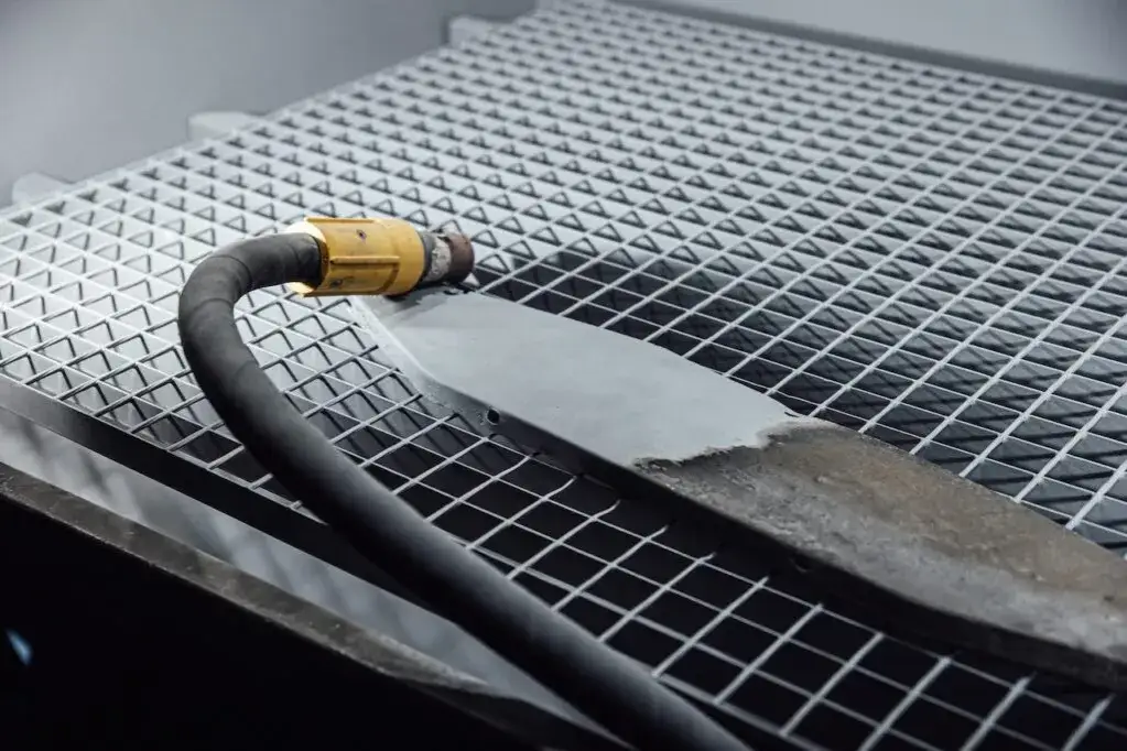 Zdjęcie Jak rozpoznać malowanie proszkowe? Kluczowe cechy i zastosowanie tej metody