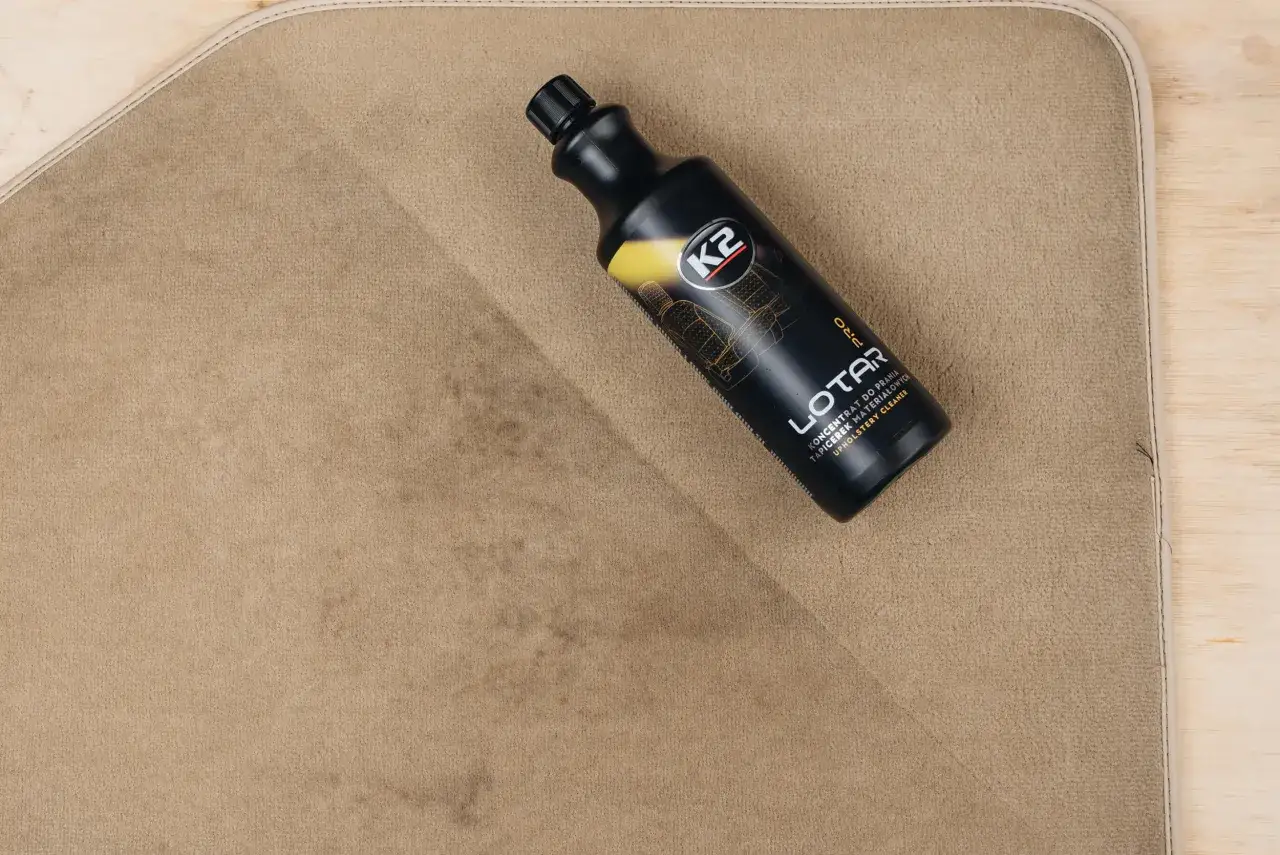 Zdjęcie Jak prać tapicerkę samochodową, aby uniknąć uszkodzeń materiału?