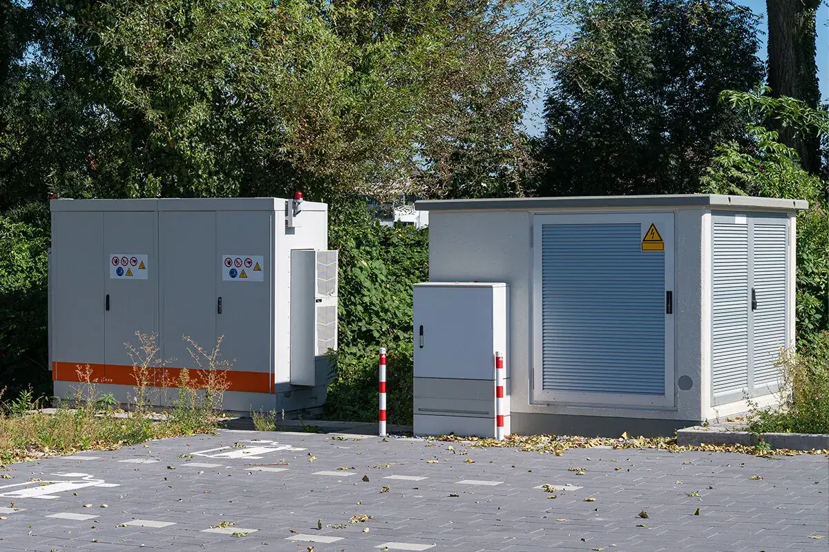 Zdjęcie Stacja transformatorowa: budynek czy budowla? Kluczowe różnice i definicje