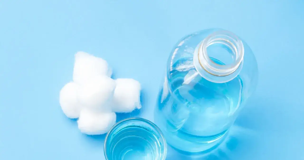 Zdjęcie Czy w apteczce może być woda utleniona? Sprawdź, co musisz wiedzieć