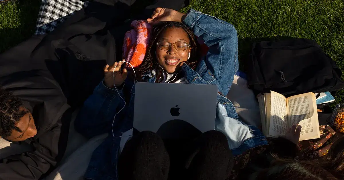 Zdjęcie Zniżka edukacyjna Apple do kiedy? Sprawdź, by nie przegapić okazji