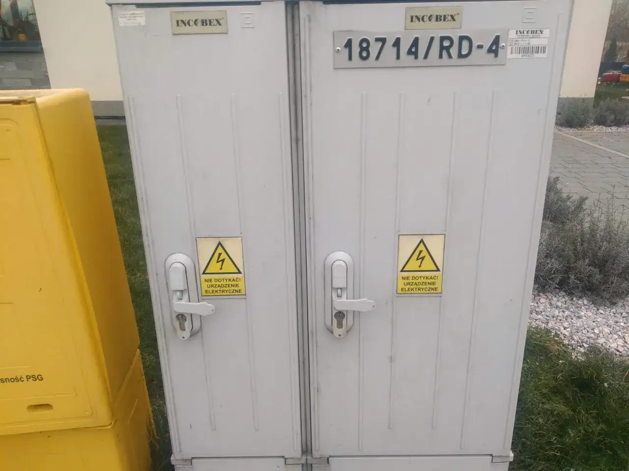 Zdjęcie Kto ma klucz do skrzynki elektrycznej? Poznaj uprawnienia i zasady