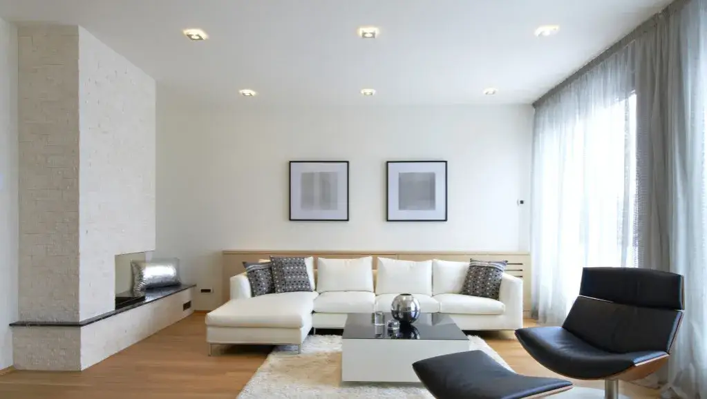 Zdjęcie Idealna farba sufitowa: jak wybrać bez smug i problem&oacute;w?