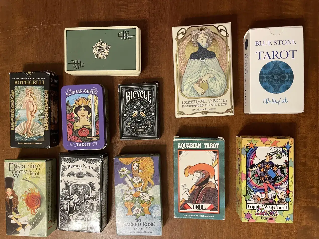 Zdjęcie Ile jest kart w talii tarota i dlaczego to ma znaczenie?