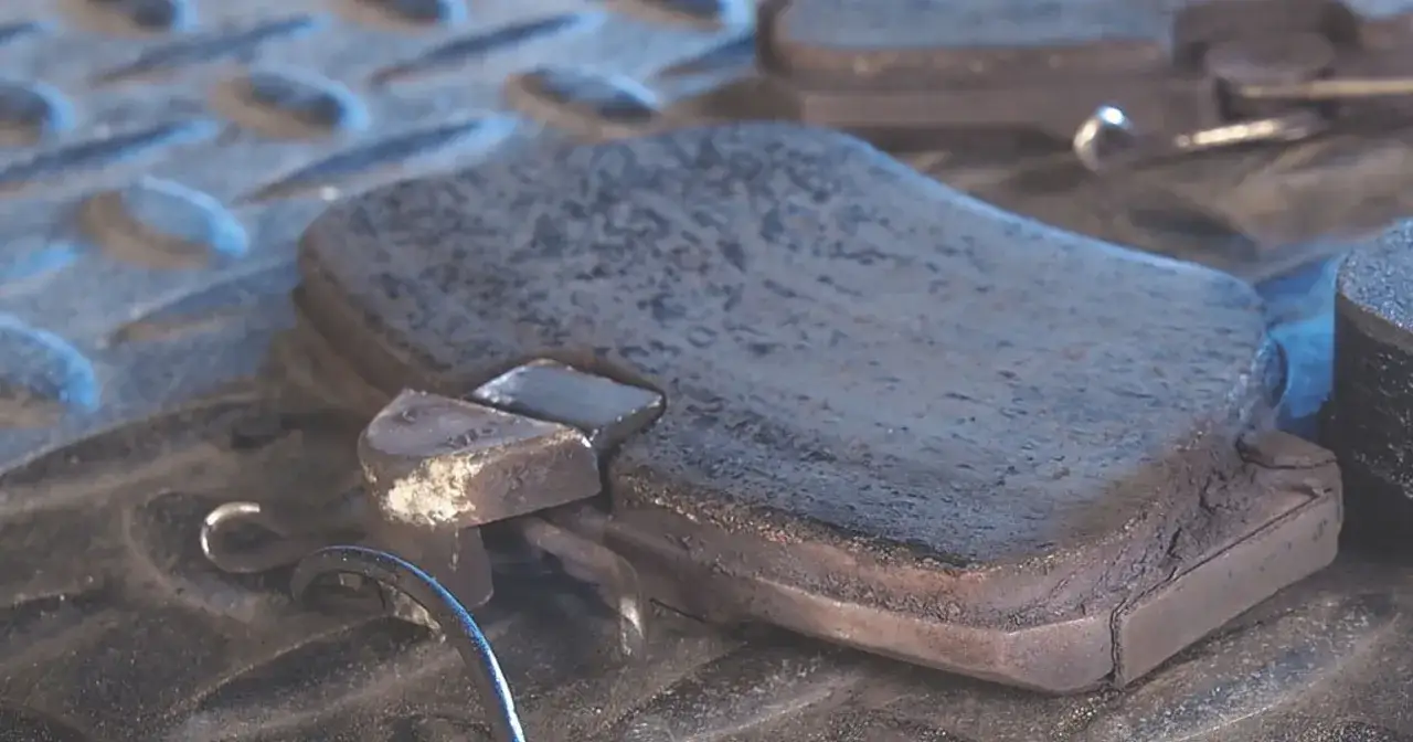 Zdjęcie Jakie hamulce są w ciężarówce? Odkryj kluczowe informacje i różnice