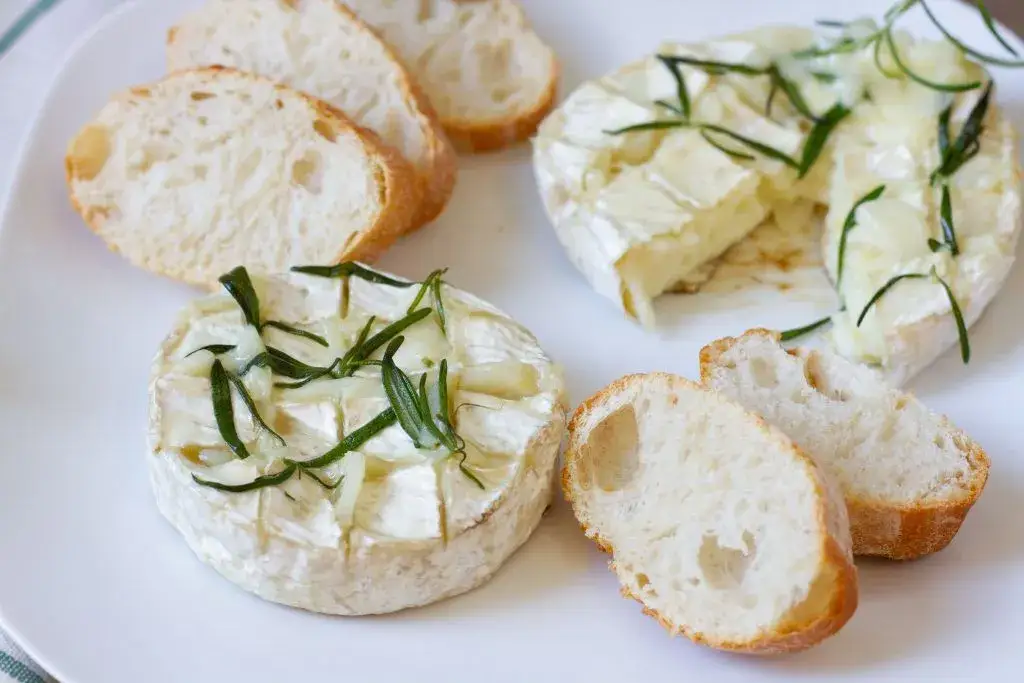 Zdjęcie Jak smażyć ser camembert na patelni, aby był idealnie chrupiący