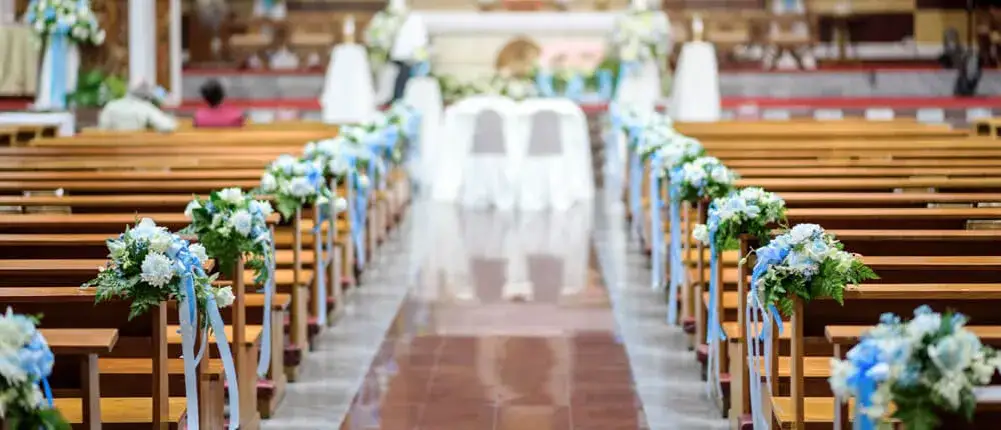 Zdjęcie Ile kosztuje dekoracja kościoła na wesele? Przegląd cen i opcji