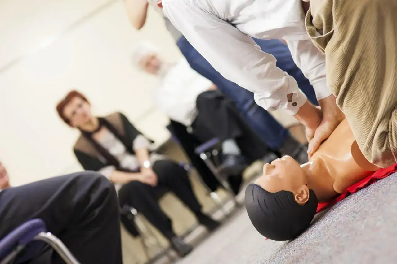 Częstotliwość szkoleń pierwszej pomocy w pracy