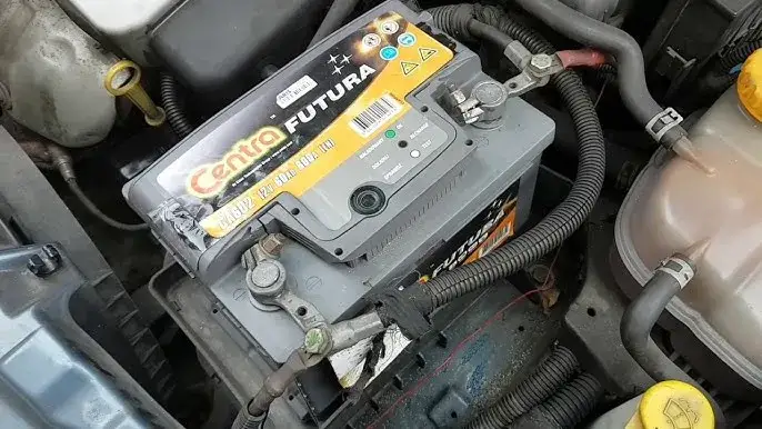 akumulator samochodowy montaż bieguny