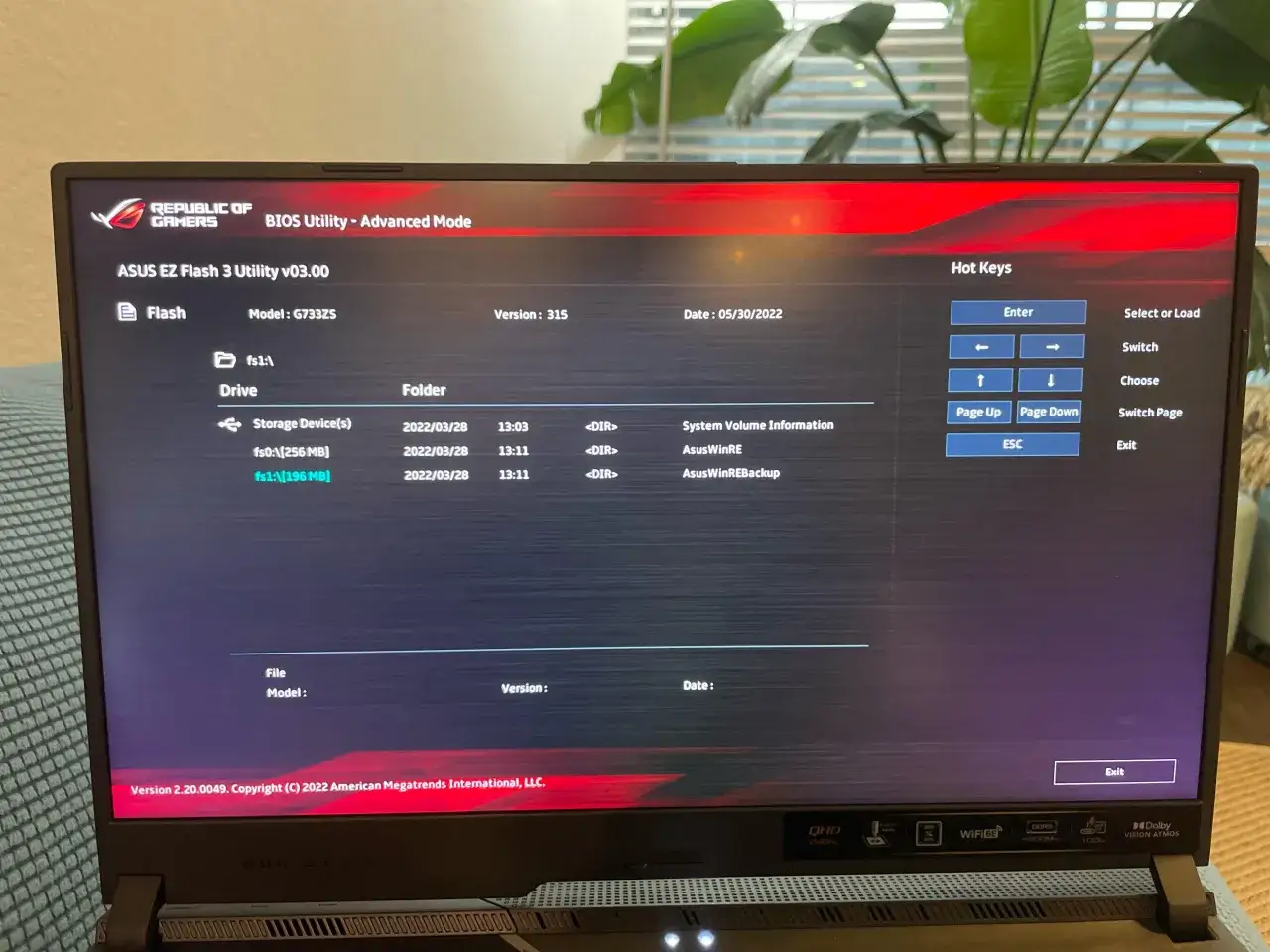 Ekran ASUS EZ Flash 3 Utility pokazuje, jak zaktualizować BIOS Asus. Widoczne są opcje wyboru pliku i napędu.
