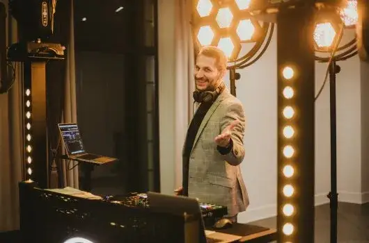 DJ na wesele r&oacute;żne style i pakiety