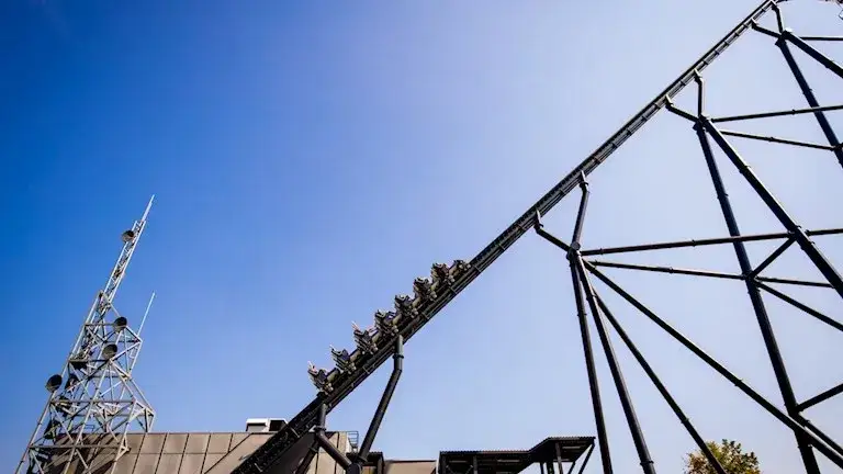 Zdjęcie Ile trwa przejazd na Hyperionie? Odkryj zaskakującą długość jazdy