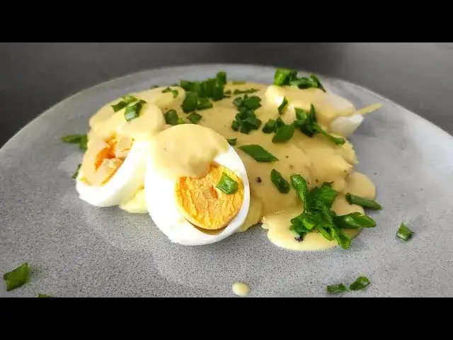 Zdjęcie Jaką surówkę do jajek w sosie musztardowym wybrać, by zaskoczyć?