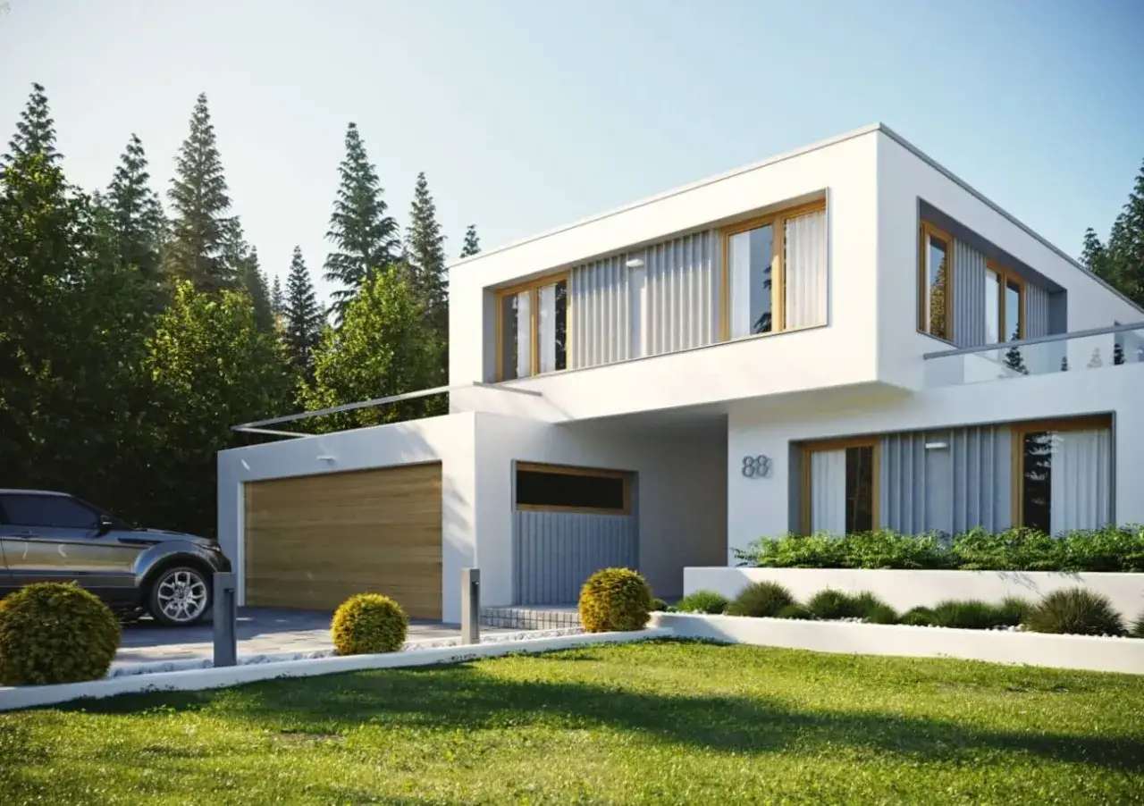 Nowoczesny dom z białymi ścianami i drewnianą bramą garażową. Okna dąb naturalny pięknie komponują się z otaczającą zielenią.