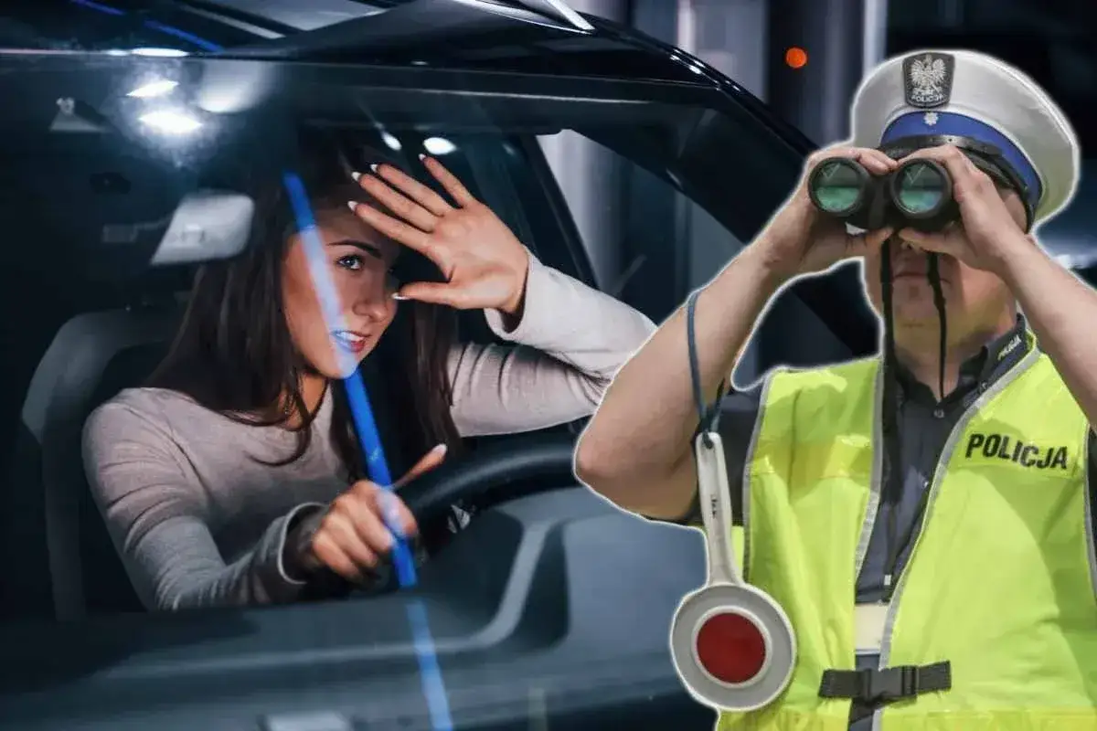 Policjant z lornetką obserwuje kierowcę, którego oślepiają światła w aucie.