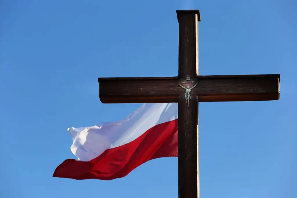 Flaga Polski i symbol chrześcijaństwa